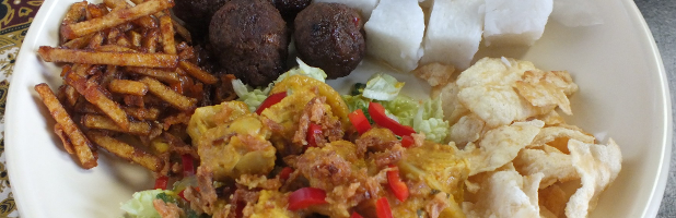 Sajoer tempeh met lontong