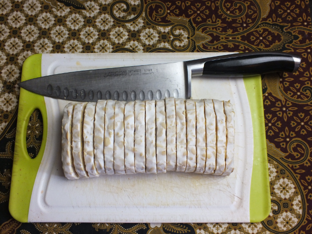 tempeh in plakjes gesneden